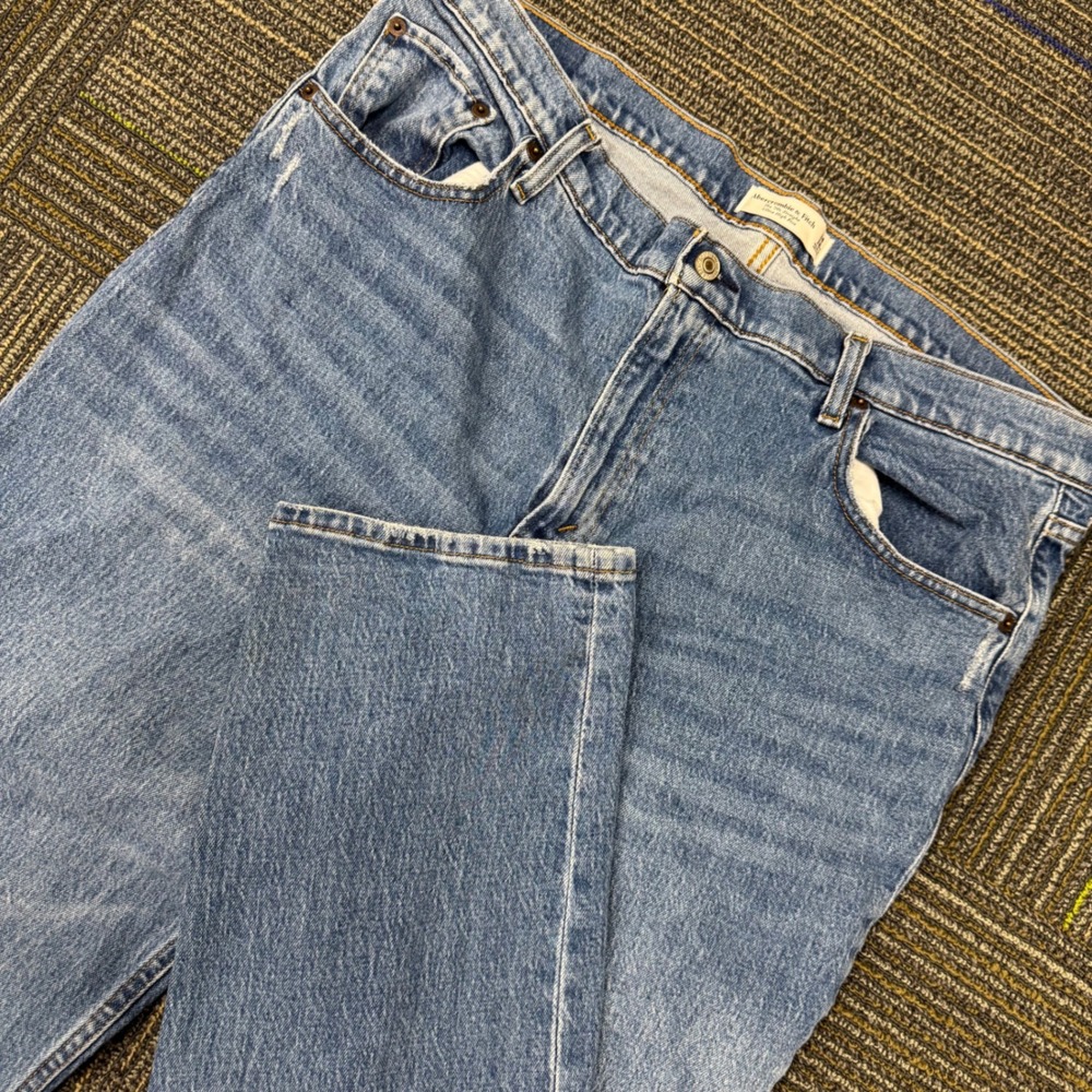 Abercrombie & Fitch 90s Straight Jeans Women 18R Blue Good Distressed High Rise